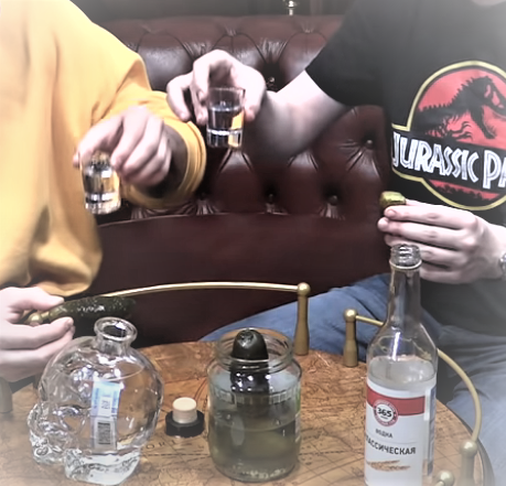 Які ж фактори сприяють поширенню алкоголізму?